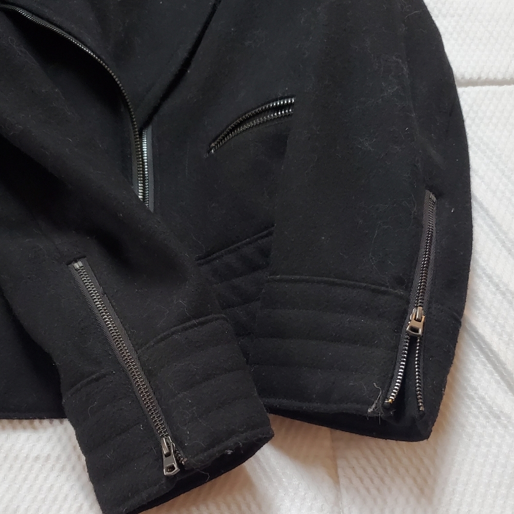 Bomber - Picture 2 of 4